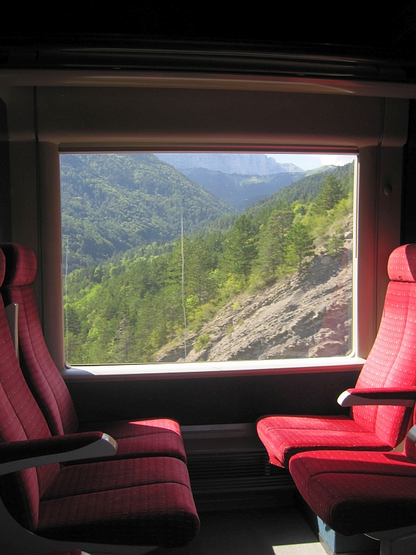 Abteil der Ersten Klasse im Dieseltriebwagen der TER Rhône-Alpes
